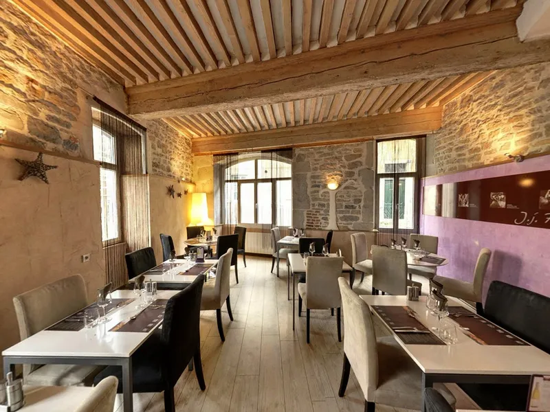 LA TABLE DE PERRAUD
