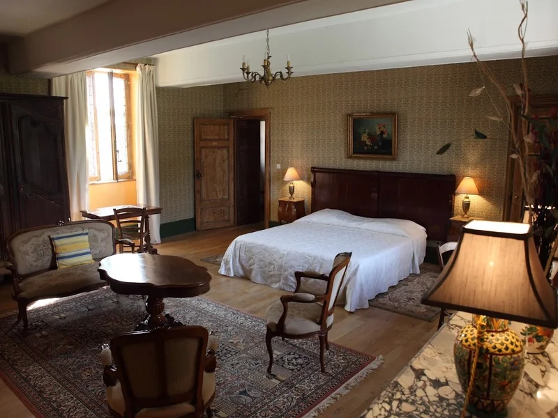 CHÂTEAU D'ISLAND Avallon Vézelay