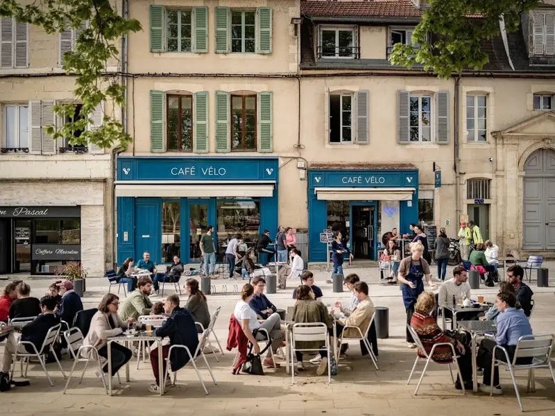 Café Vélo Nevers (restaurant & chambres)