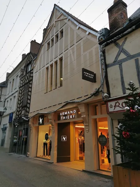 ARMAND THIERY FEMME