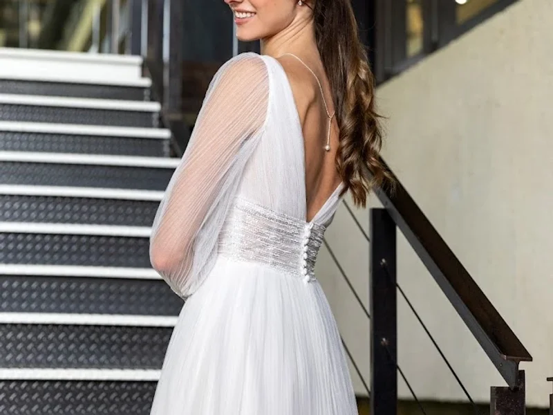Eglantine Mariages et Cérémonies, ventes et retouches de robes de mariée et vêtements de cérémonie.