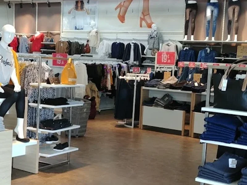 GEMO JOIGNY Chaussures et Vêtements