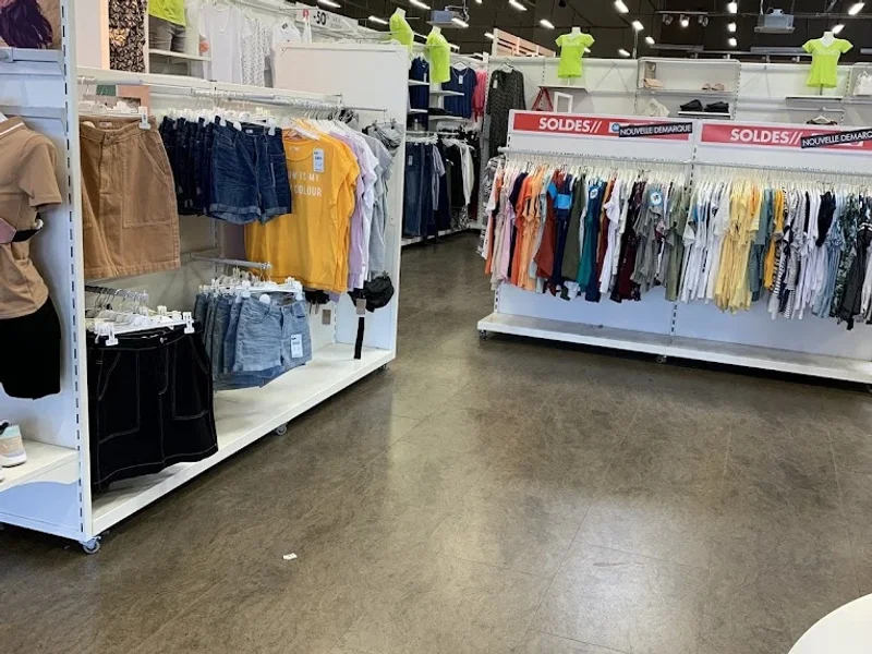 GEMO CHAMPAGNOLE Chaussures et Vêtements