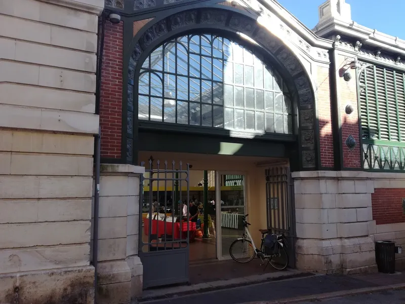 Marché Couvert De Tonnerre