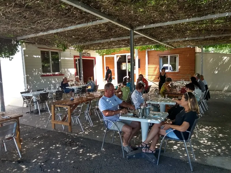 La Guinguette Du Pont De Broussant