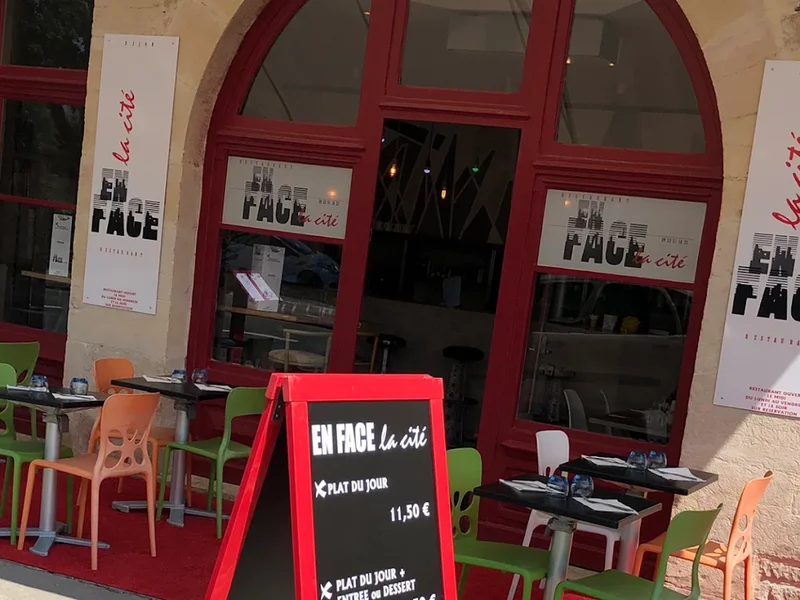 EN FACE La Cité