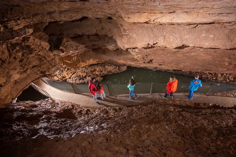 Grottes d'Azé