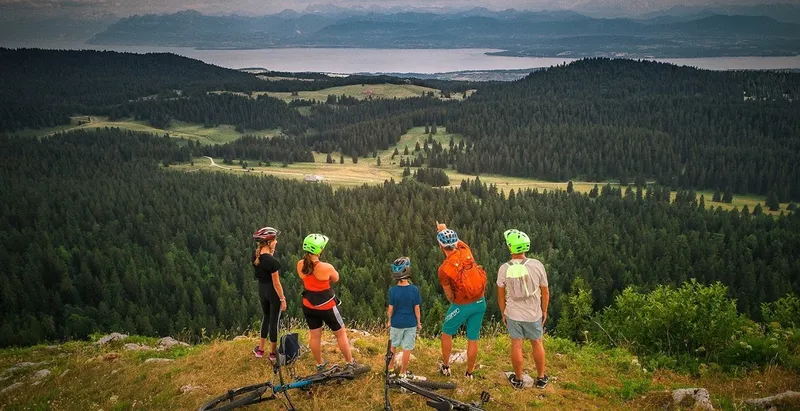 La Boîte à Montagne, Canyoning, Via Ferrata, Spéléologie, Kayak, VTT,