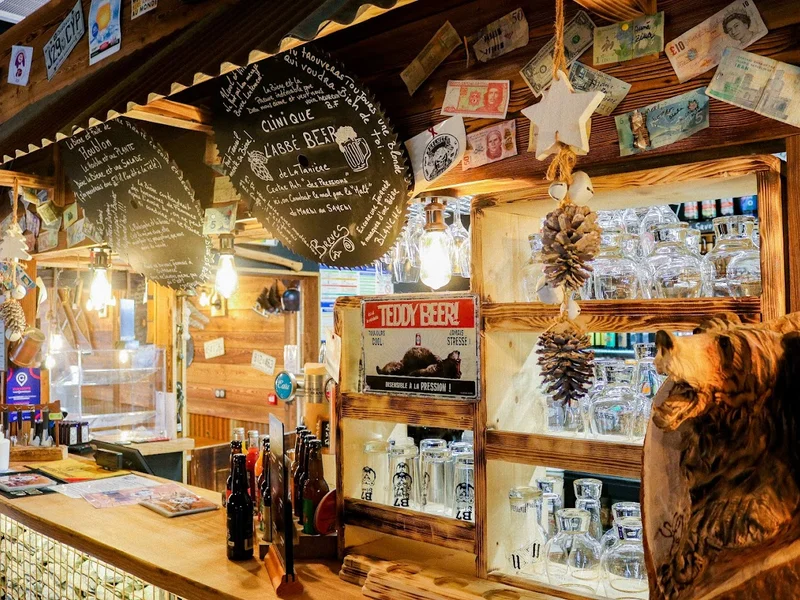 La Tanière des enragés - Bar à bières - Lancer de haches - Restauration québecoise