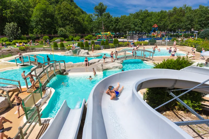 Piscine des Lagons à Doucier