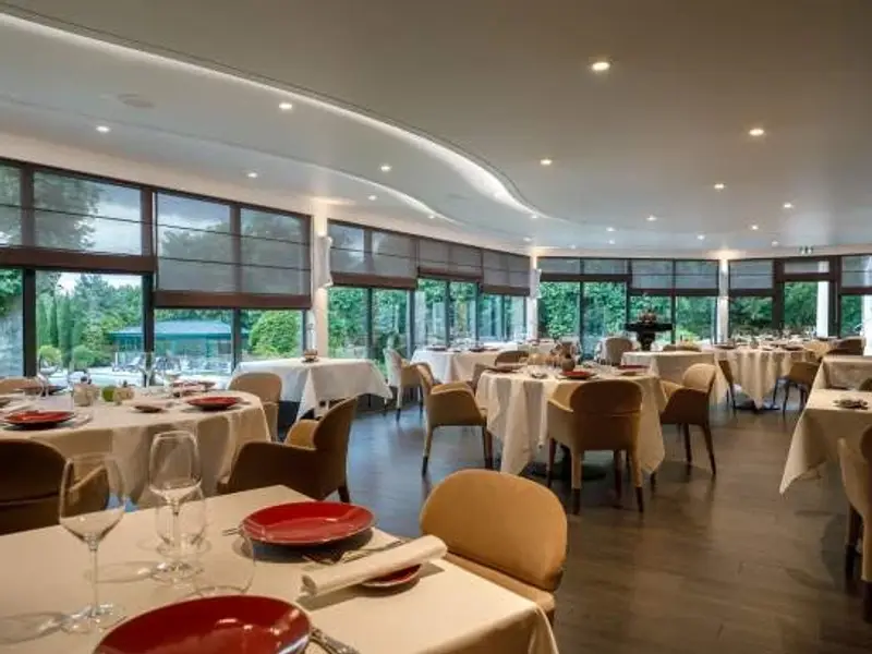 Château Mont Joly - Hotel Restaurant Dole, Jura
