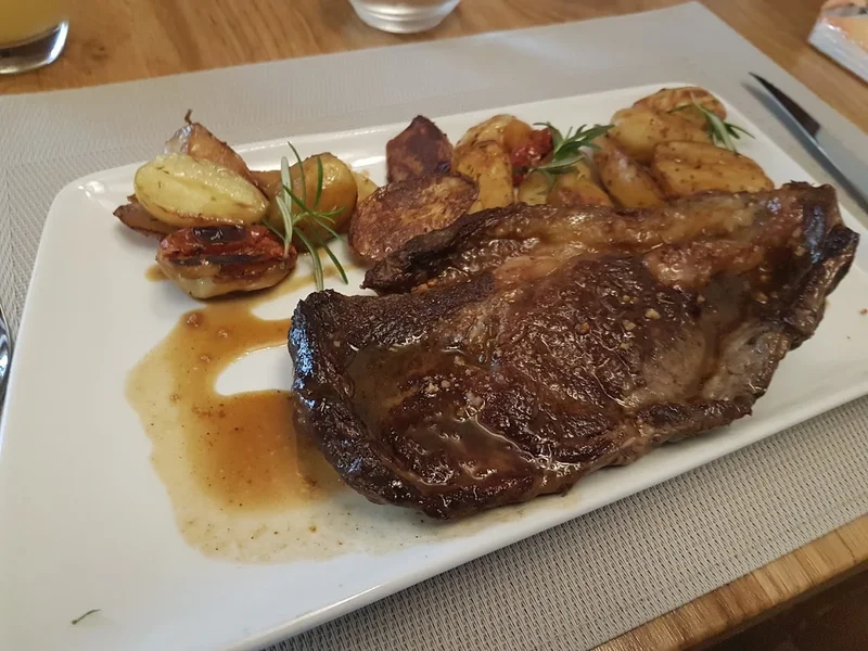 LÔ Restaurant