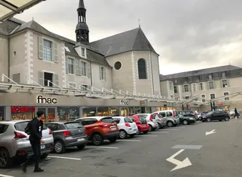 Les 13 grands magasins de Nièvre