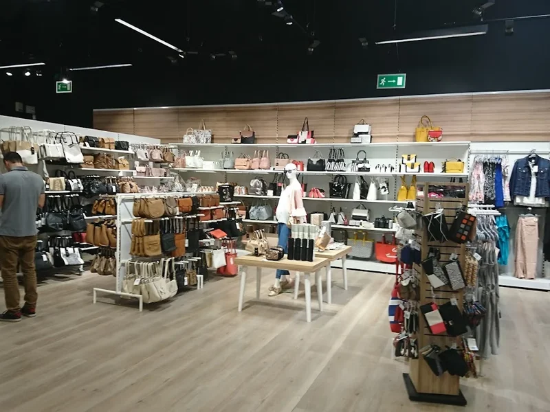 LA HALLE , Dijon Toison d'Or