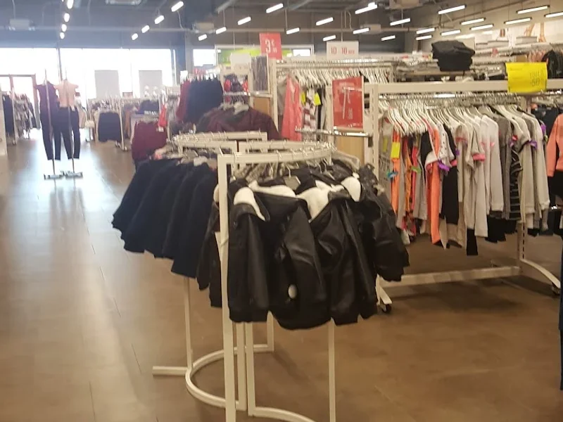 GEMO BESANCON CHATEAUFARINE Chaussures et Vêtements