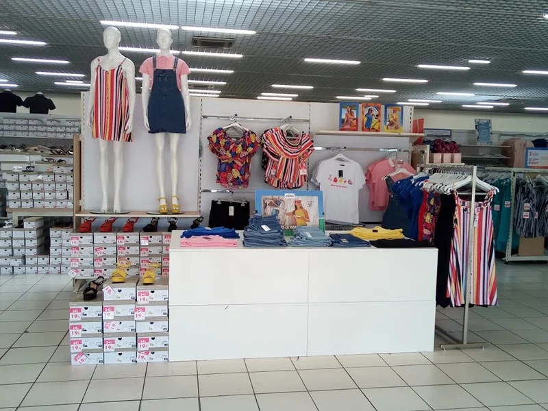 GEMO DOLE Chaussures et Vêtements