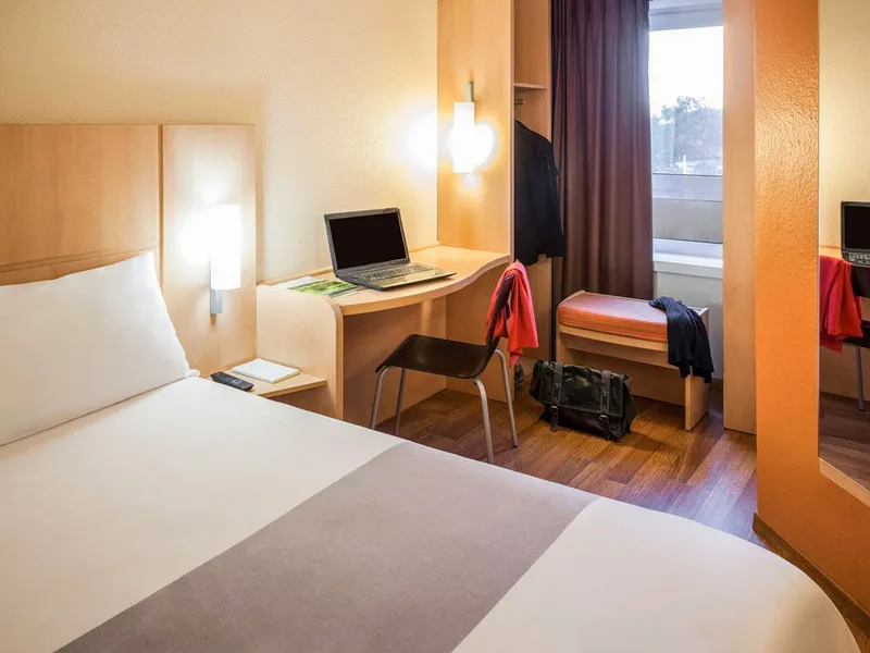 Hotel Ibis Ponts Jumeaux