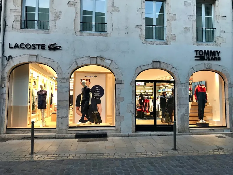 Le Bar à Polos / LACOSTE - TOMMY HILFIGER