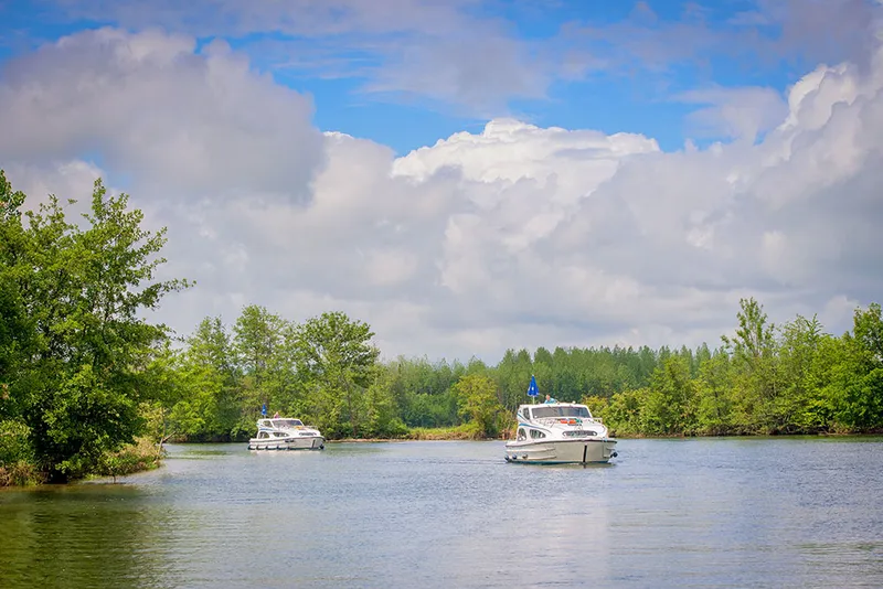 Le Boat Decize - Location de bateau Bourgogne Loire & Nivernais