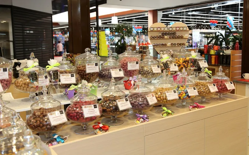 couleur café - distributeur chocolats Pécou et Grégoire Pécou