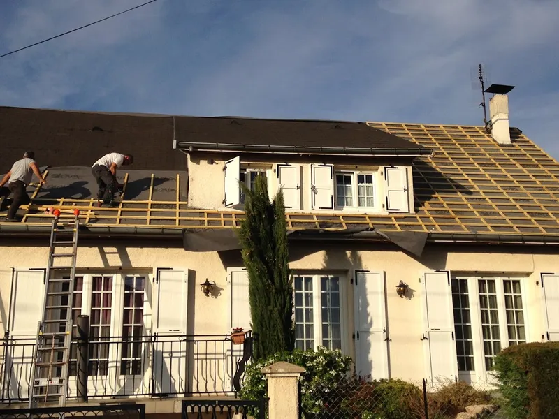 RH Rénovation mR huguenin couvreur habillages planches de rives aluminium sous face lambris pvc