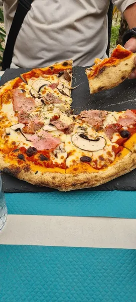 RESTAURANT GREEN PIZZA