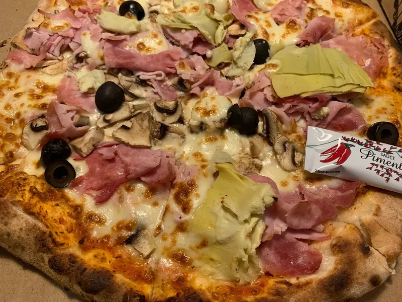 Pizza Au Feu De Bois