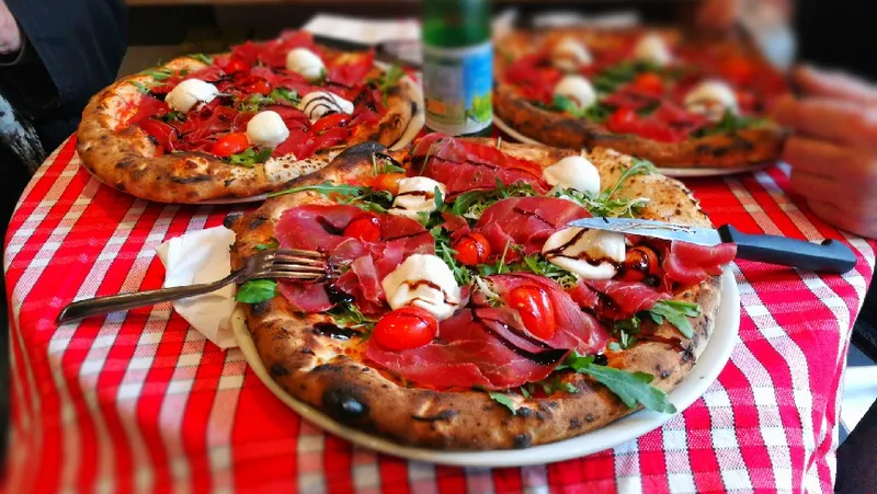 Bella Napoli Food Truck Italien , Lagny-sur-Marne (Pizza cuite au feu du bois ))