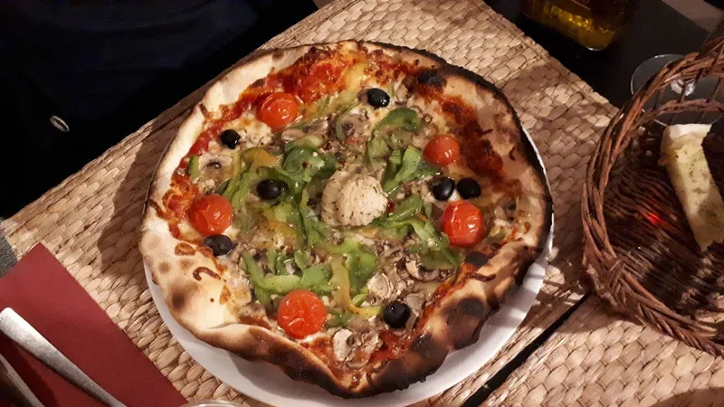 LA PIZZA