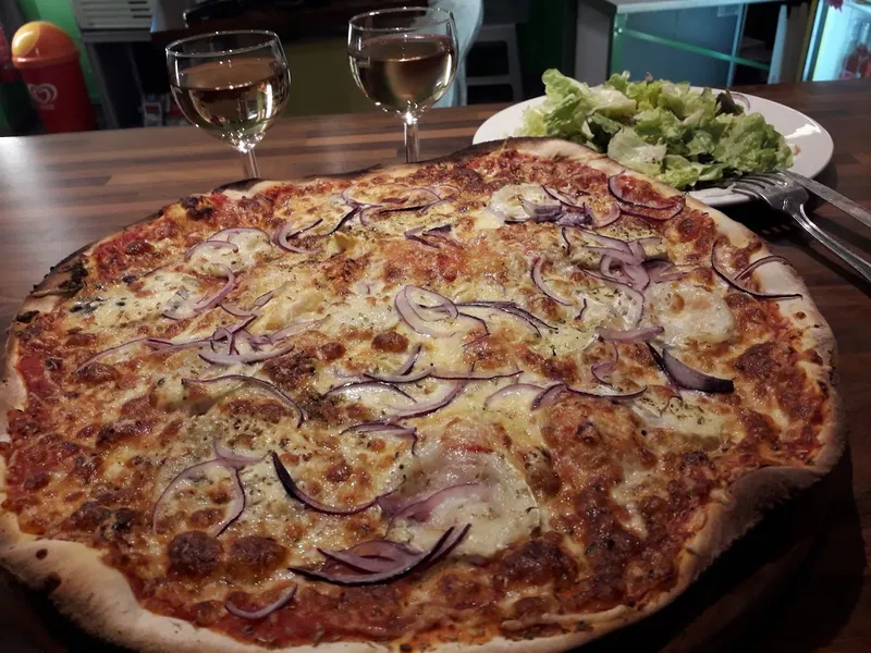 Pizza Movie . Repris par successeur début juin 2020