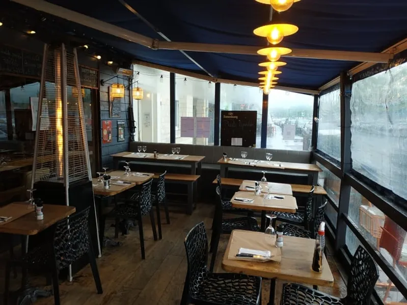 Newport Café