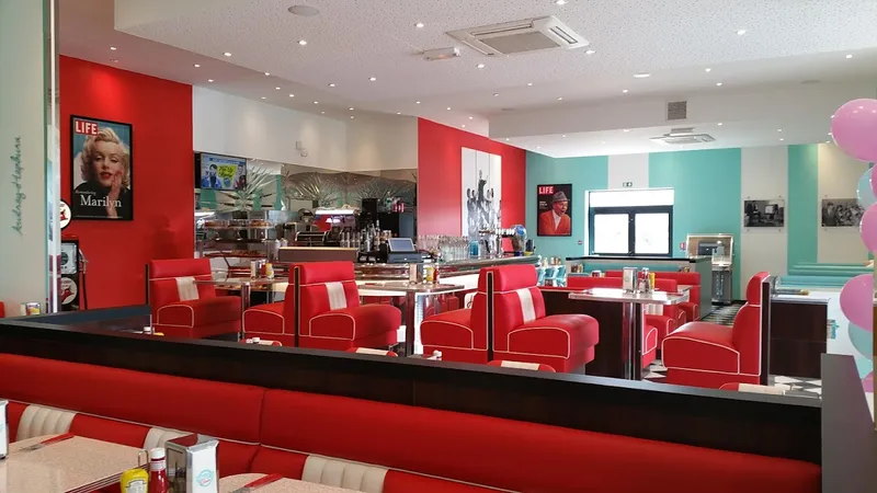Holly's Diner