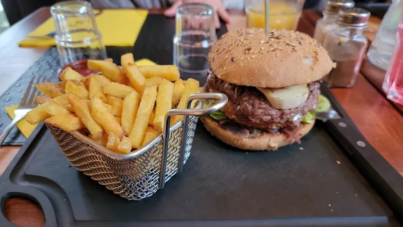 B-29 • Burger House
