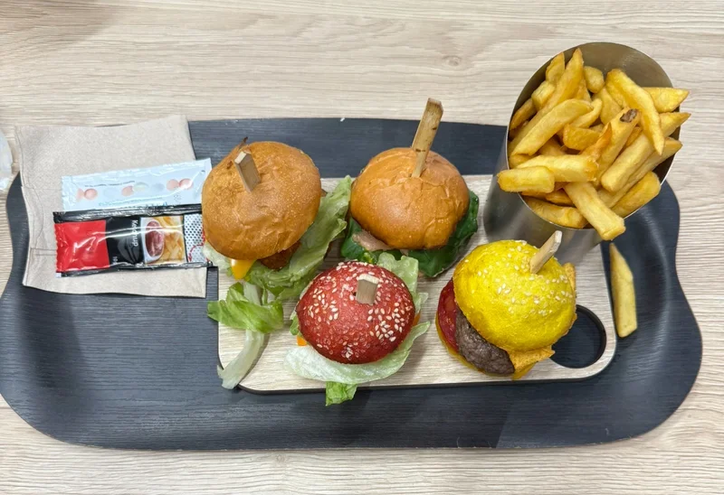 Khaan Burger & Poke