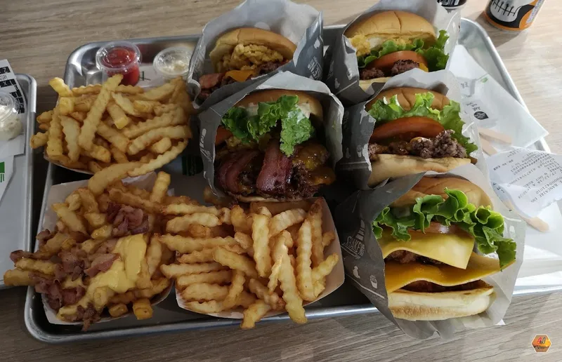 Shake'N Out Burger