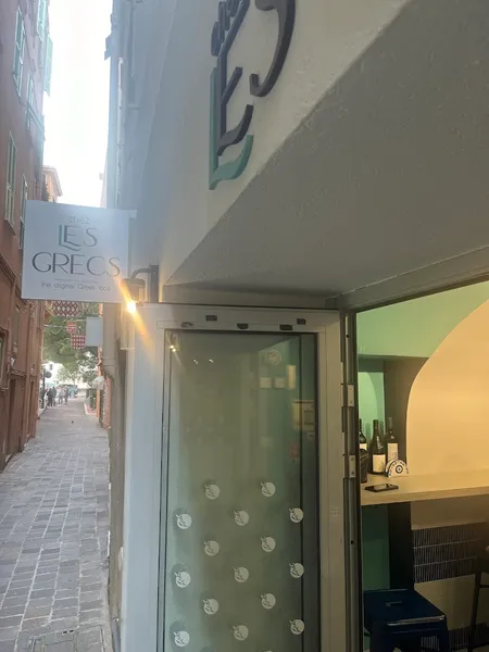 Chez Les Grecs