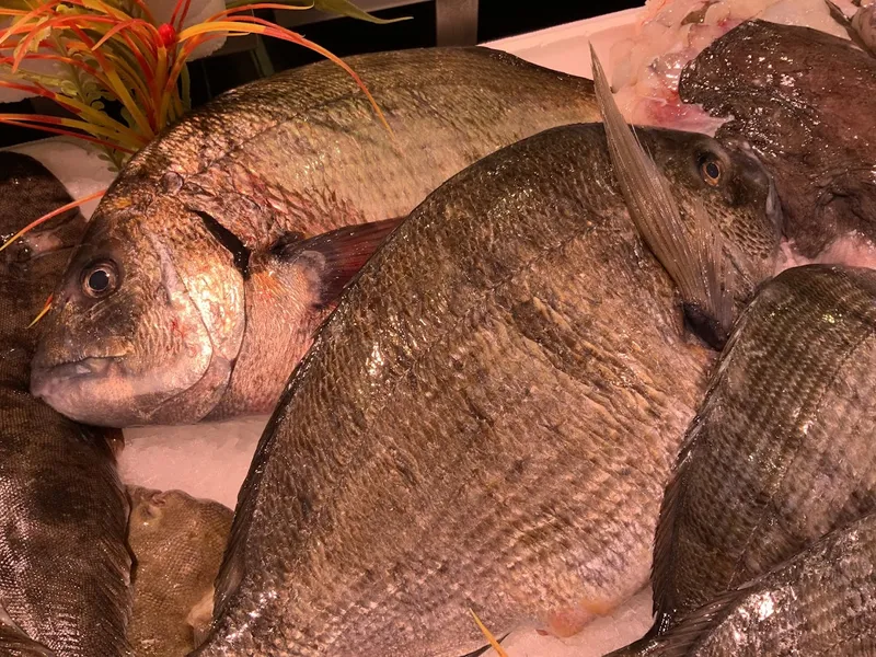 L'Eau à la Bouche .Poissonnerie du marché et restaurant