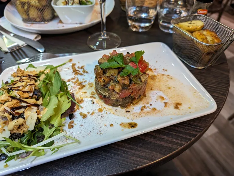 Tartares & Salades QUI L'EÛT "CRU"