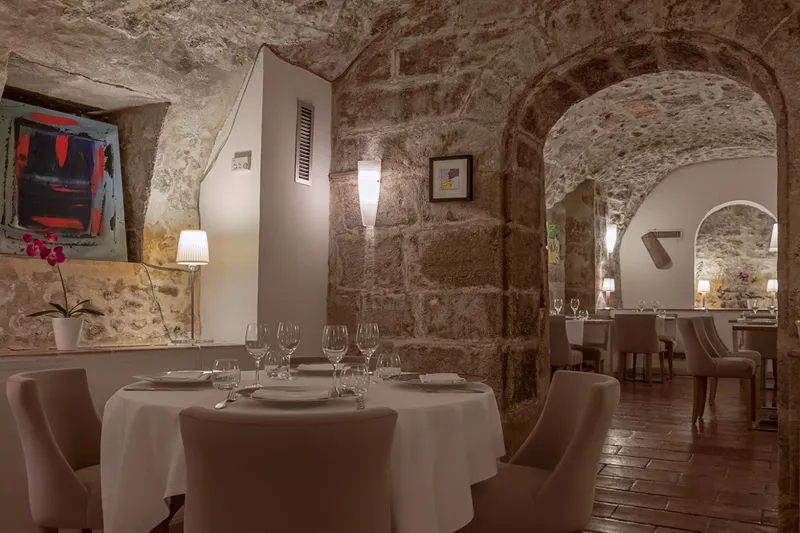 Restaurant LES CAVES HENRI IV
