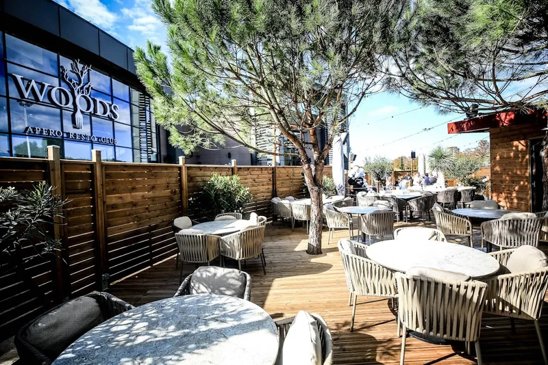 WOODS Restaurant