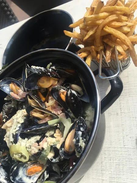 Le Rocher, Chez Mina moules frites
