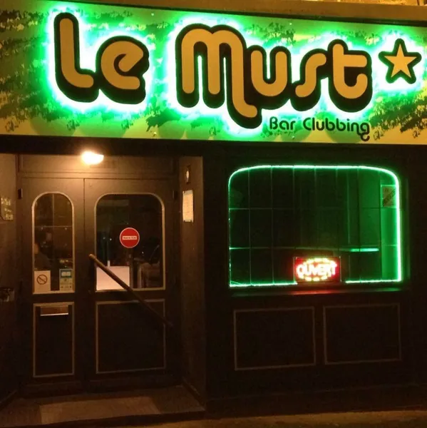 Le Must Bar Clubbing