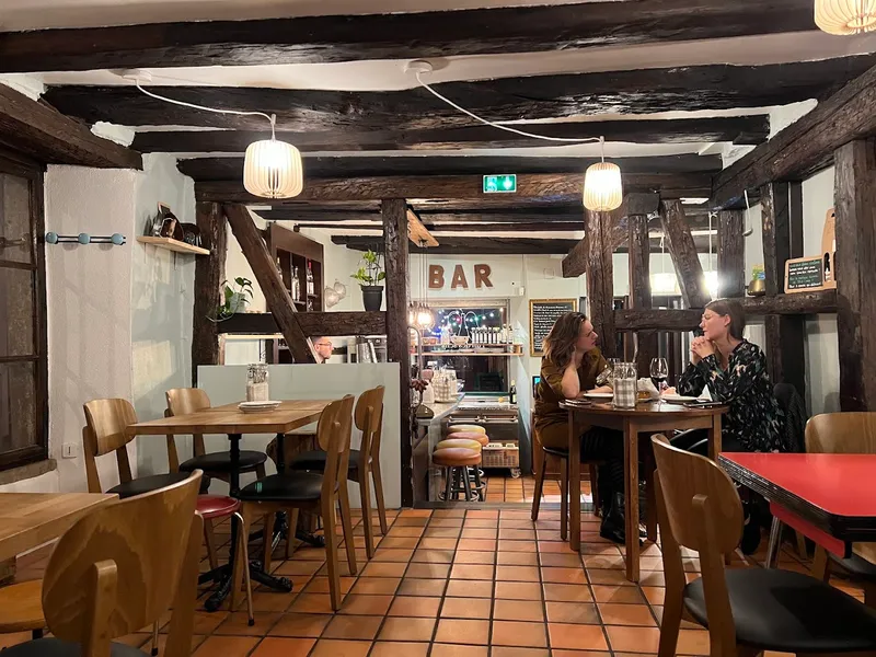 L’Un des Sens | Assiettes gourmandes et canons à partager au bar à vin intimiste du vieux Colmar