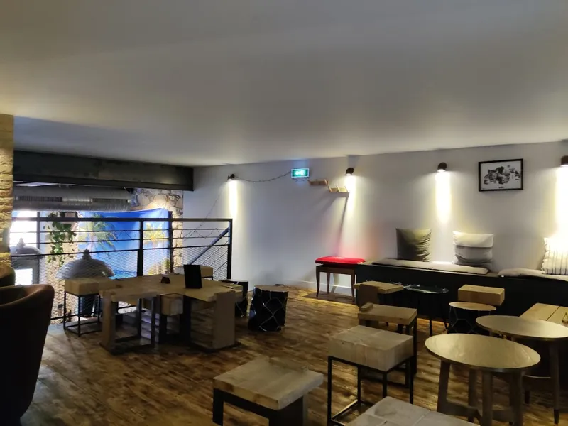 Bar Cent Un