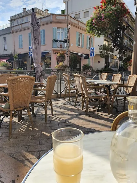 Le Central Bar