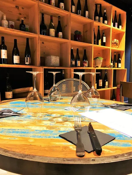 Le Mondrian - bar à vin