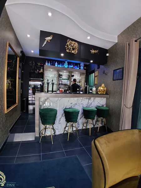 THE BLACK CROWN LOUNGE BAR - BAR A COCKTAIL