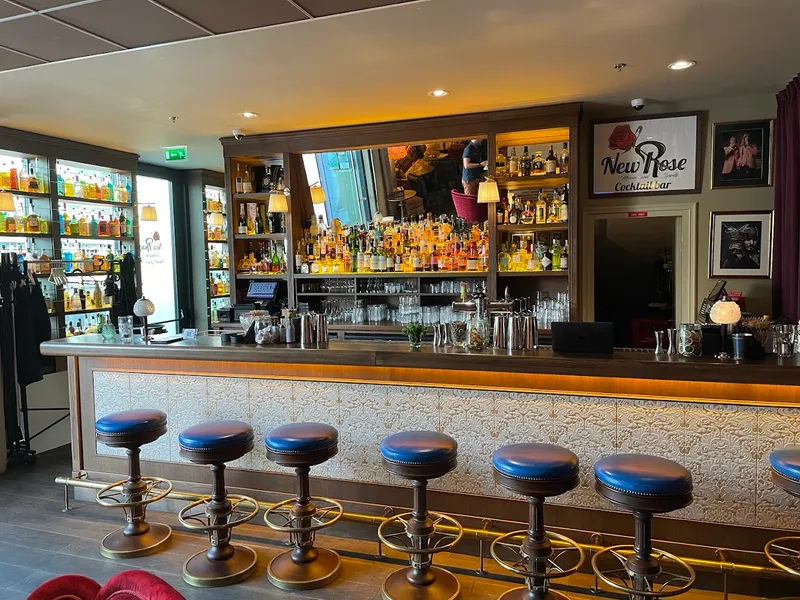 New Rose Cocktail Bar