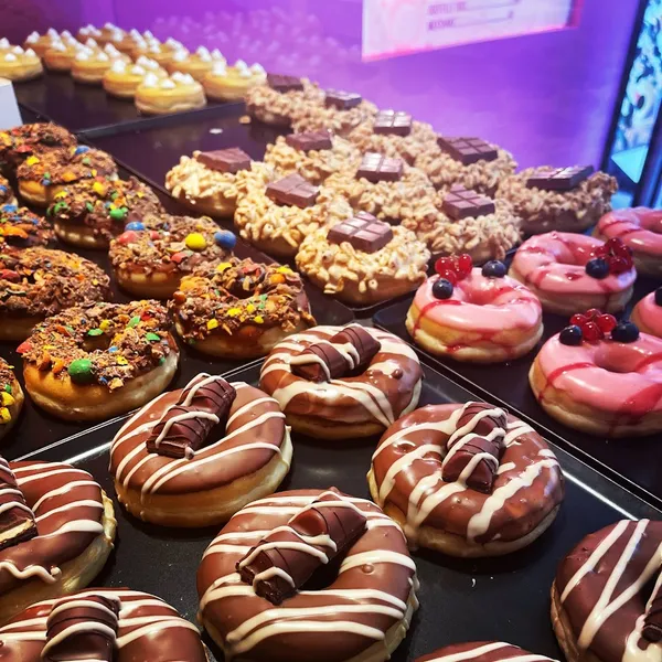 Sam’s Donuts