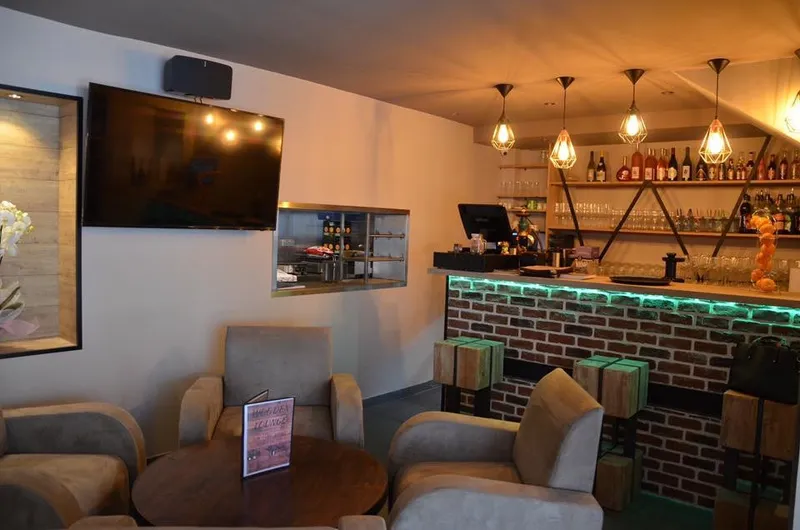 Wooden Lounge